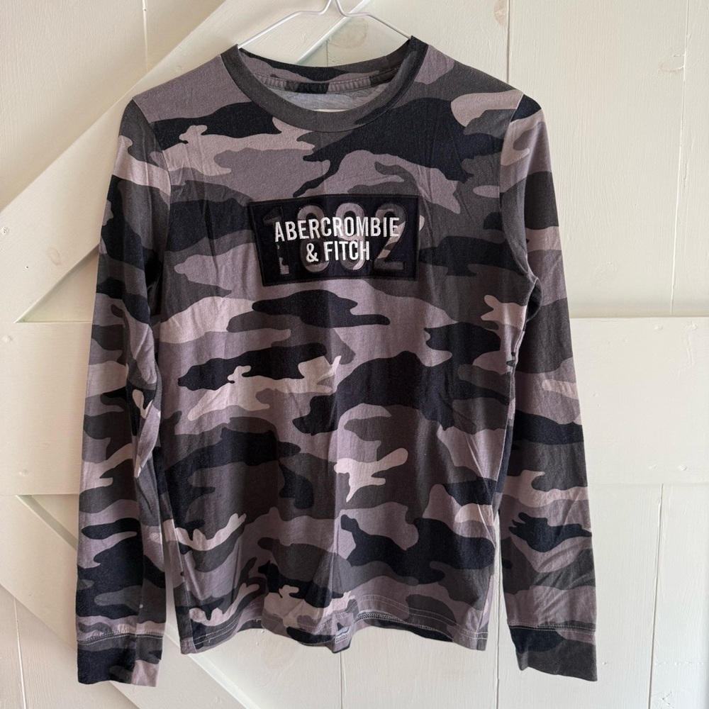 Abercrombie & Fitch Kid’s Camo Black and Gray Long Sleeve Tee Size 13/14